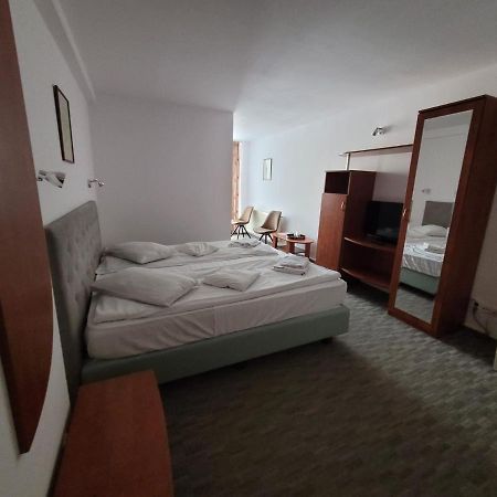 Hotel City Center Braşov Esterno foto