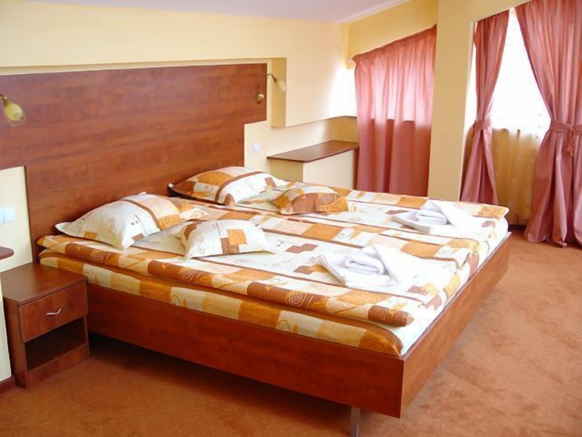 Hotel City Center Braşov Esterno foto