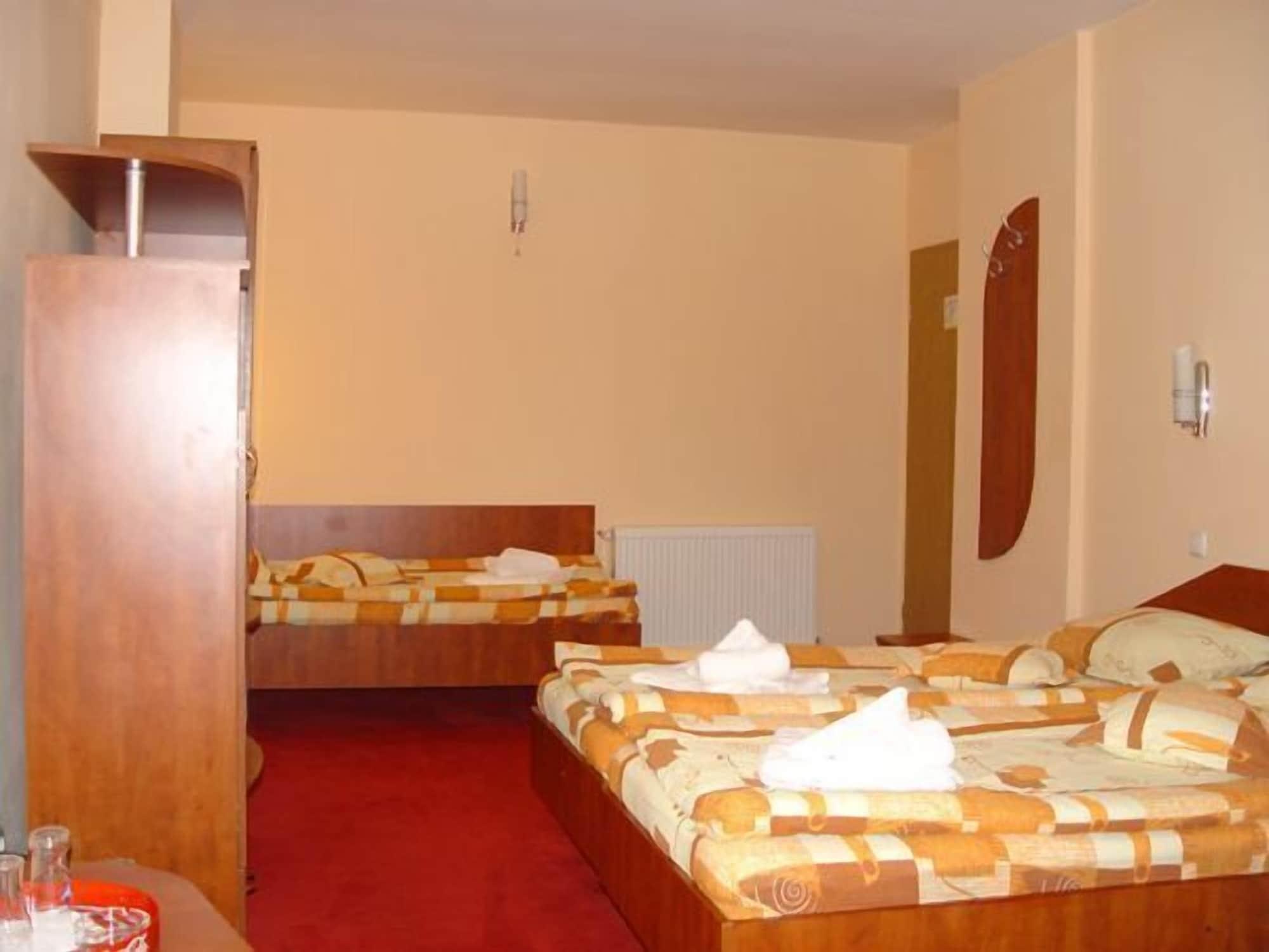 Hotel City Center Braşov Esterno foto